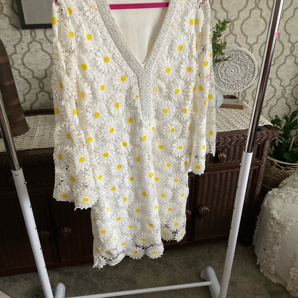BOSTON PROPER SZ L DAISY MOTIFF